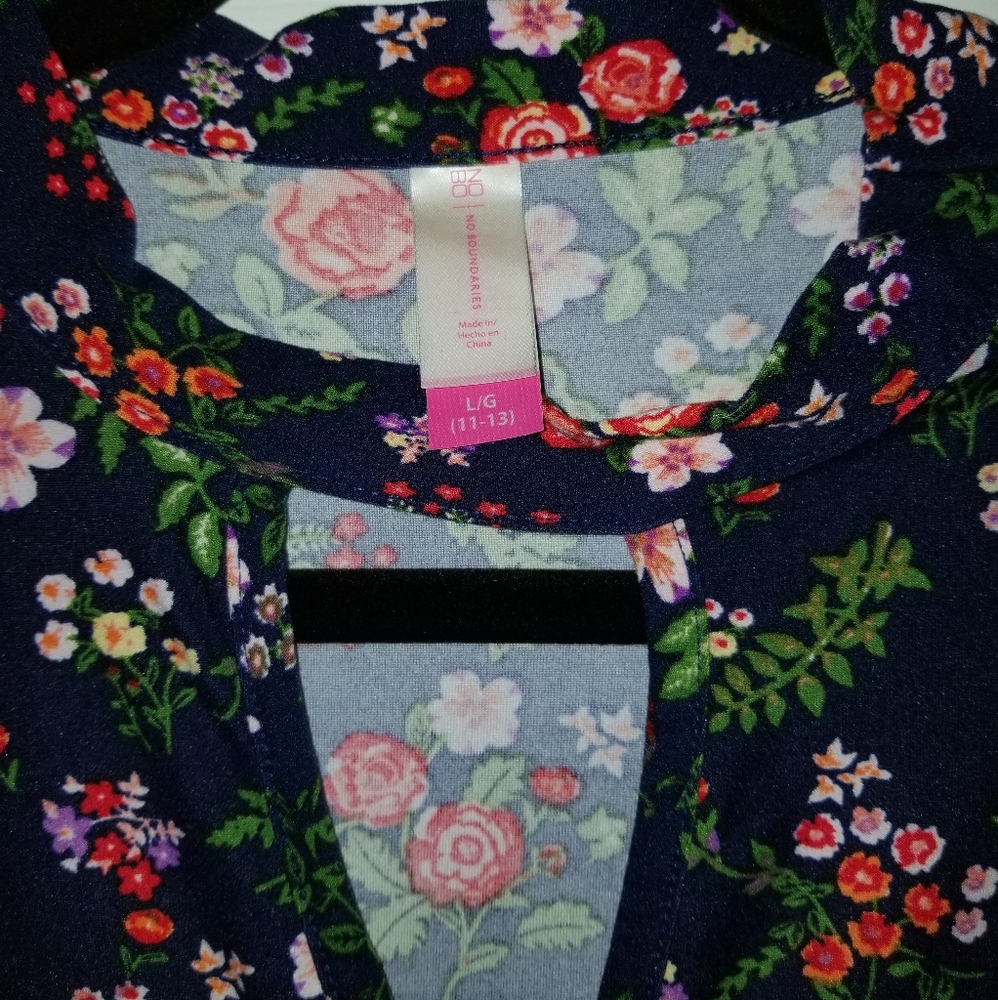 ⚘🌷Floral Shirt/blouse⚘🌷 - Picture 3 of 3